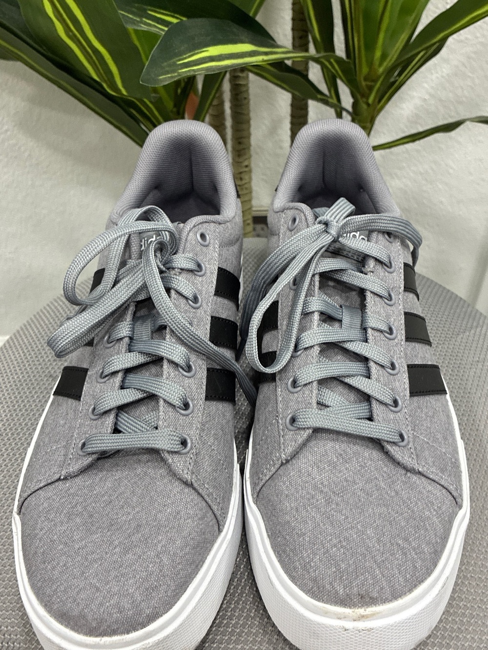 Adidas Gray Black Stripe Sneakers Men’s Size 10 Casual Lace Up  preowned